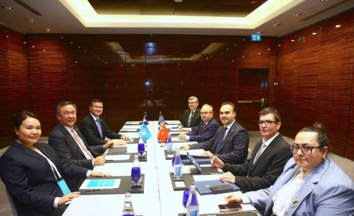 Bakan Kacır’dan Bakü’de diplomasi trafiği