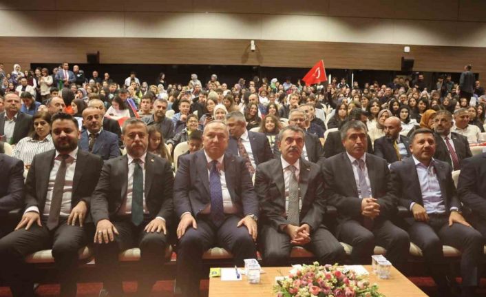Bakan Tekin: "Gençlerimize vatan sevgisini sanatla göstermek istiyoruz"