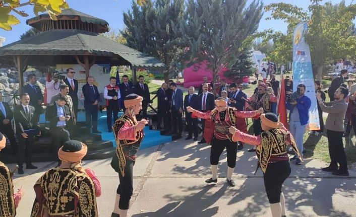 Bakan Tekin ve Bakan Yumaklı, ’Tarımın Yıldızları Çocuk Şenliği’nde bir araya geldi