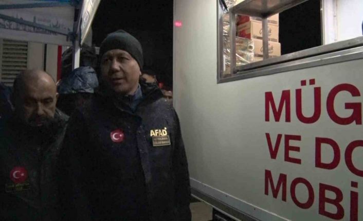 Bakan Yerlikaya, deprem bölgesinde incelemelerde bulundu