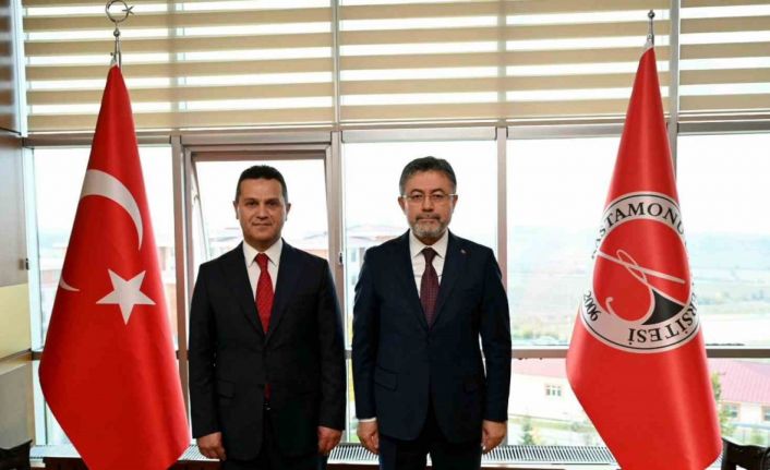 Bakan Yumaklı, Rektör Topal’dan çalışmalarla ilgili bilgi aldı