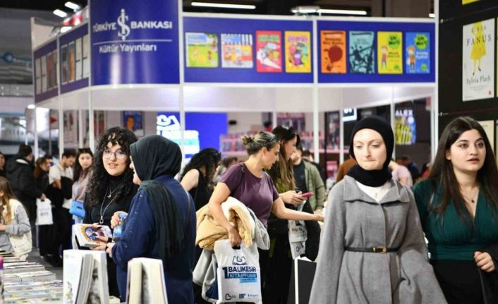 Balıkesir Kitap Fuarı’nı ilk iki günde 35 bin kişi ziyaret etti