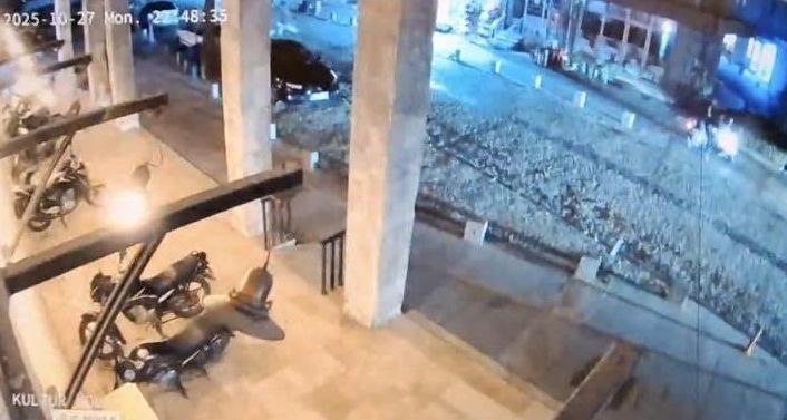 Balıkesir’de 6.1 büyüklüğündeki deprem güvenlik kamerasında