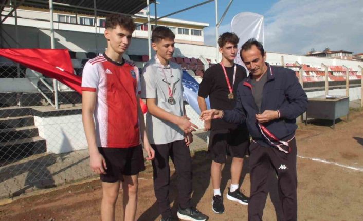 Balıkesir’de gençler Cumhuriyet Kupası için ter döktü