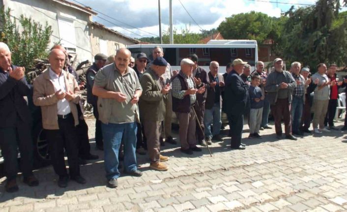 Balıkesir’de zeytin üreticileri yağmur duasına çıktı