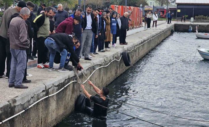 Bandırma’da iddiayı kaybeden genç kış günü denize atladı