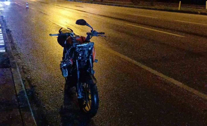 Bariyerlere çarpan motosikletli genç öldü