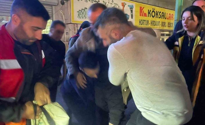Başakşehir’de kontrolden çıkan araç durağa daldı: 1 yaralı
