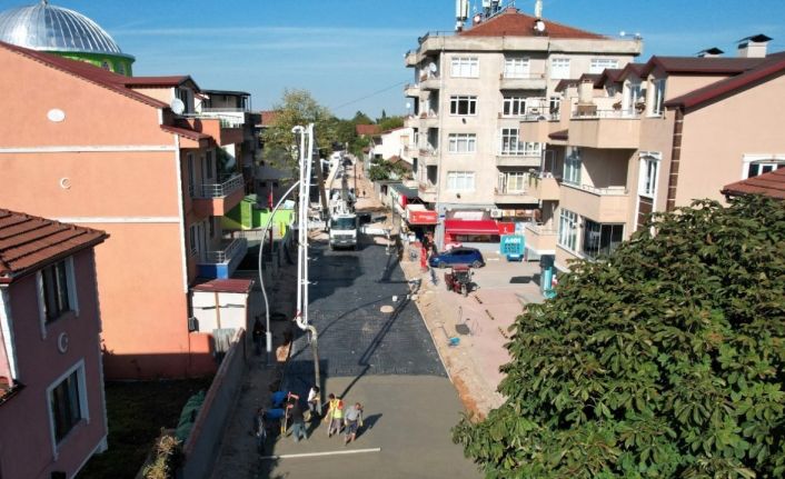 Başiskele Cumhuriyet Caddesi’nde üstyapı çalışması