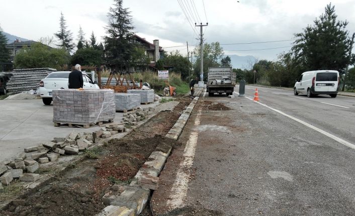 Başiskele’de kaldırımlar daha güvenli hale geliyor