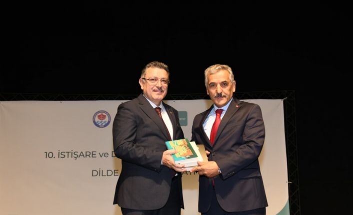 Başkan Ahmet Metin Genç: "Türkçemizi ve dilimizi korumak sadece kültürel bir tercih değildir, zorunluluk ve milli vazifedir"