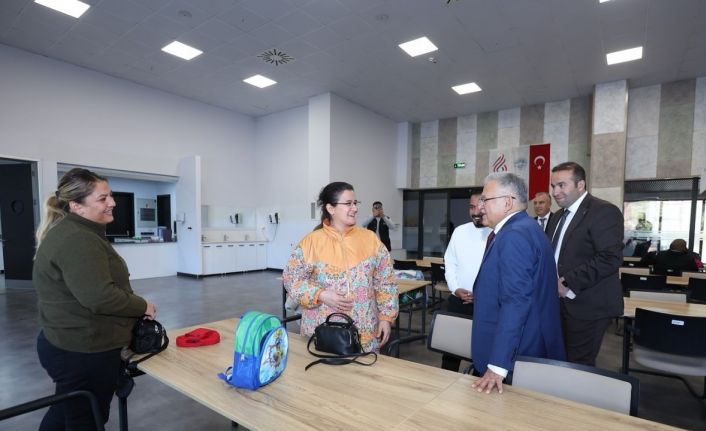 Başkan Büyükkılıç; Engelsiz Yaşam Merkezi’ni ziyaret etti