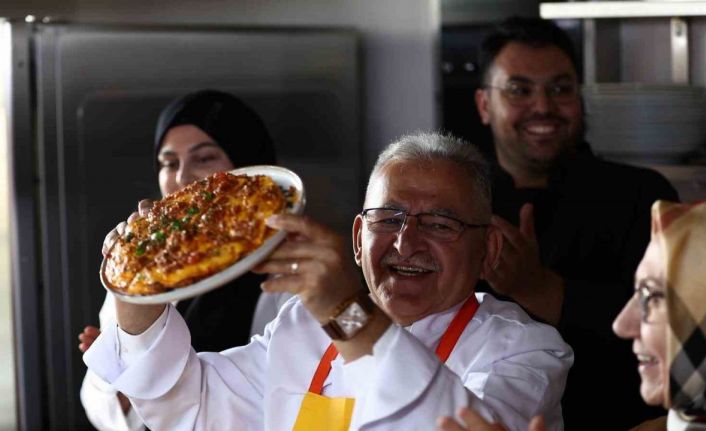 Başkan Büyükkılıç ve eşi, ünlü şeflerle Kayseri Yağlaması yaptı