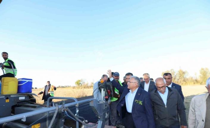 Başkan Büyükkılıç, Yeşilhisar’da asfalt çalışmalarını yerinde inceledi