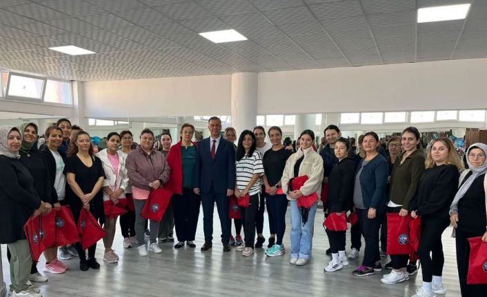 Başkan Ercan’dan sabah sporuna katılan kadınlara sürpriz hediye