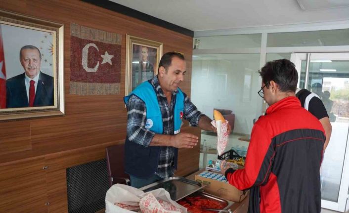 Başkan Hallaç’tan öğrencilere moral veren dokunuş