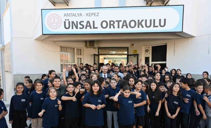 Başkan Kocagöz çeşme talebini yerine getirdi, öğrencilerle birlikte fidan dikti