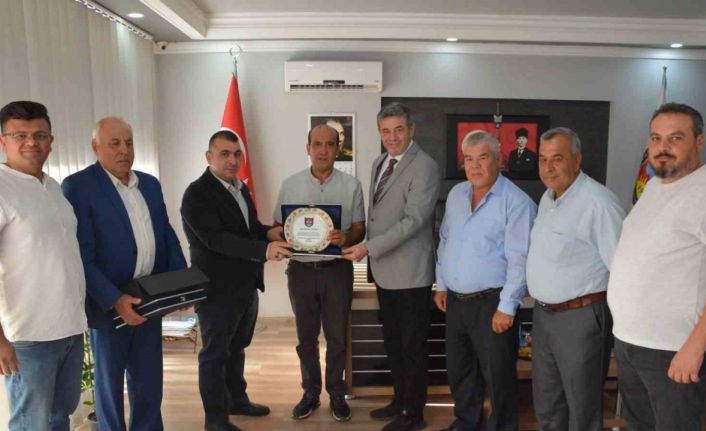 Başkan Künkcü’den, Didim’de yılın ahisine plaket