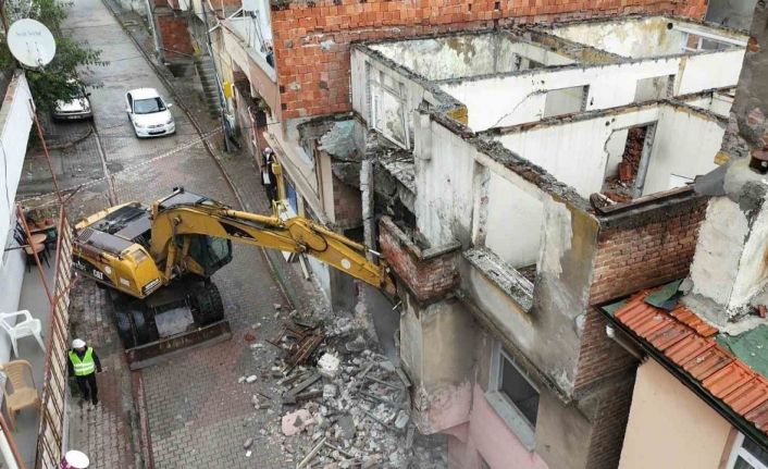 Başkan Kurnaz: "Metruk binalarla mücadelemiz sürecek"