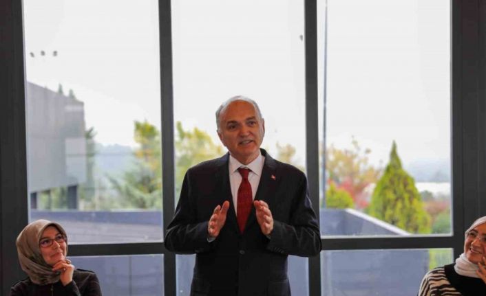 Başkan Özlü’den gençlere: "Kendiniz olun"