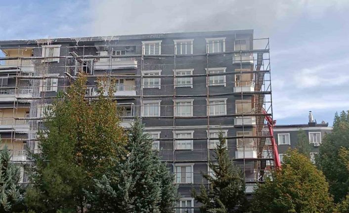 Batman’da çatı katında korkutan yangın