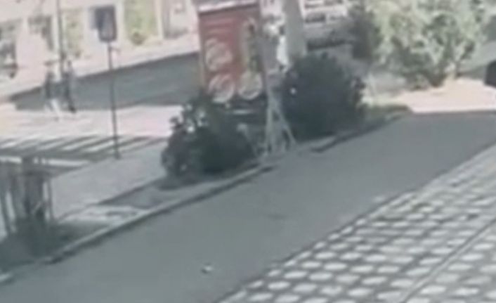 Batman’da cip yaya geçidinde iki kişiye çarptı: O anlar kamerada