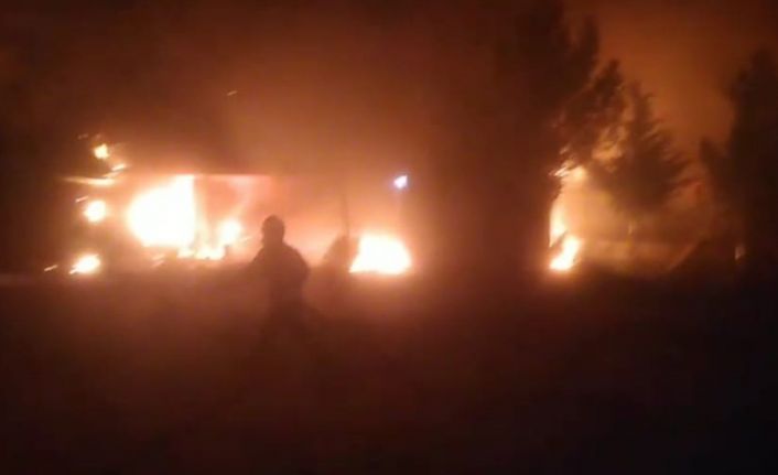 Batman’da faciadan dönüldü: Restoran yangınında içerideki tüpler çıkarıldı