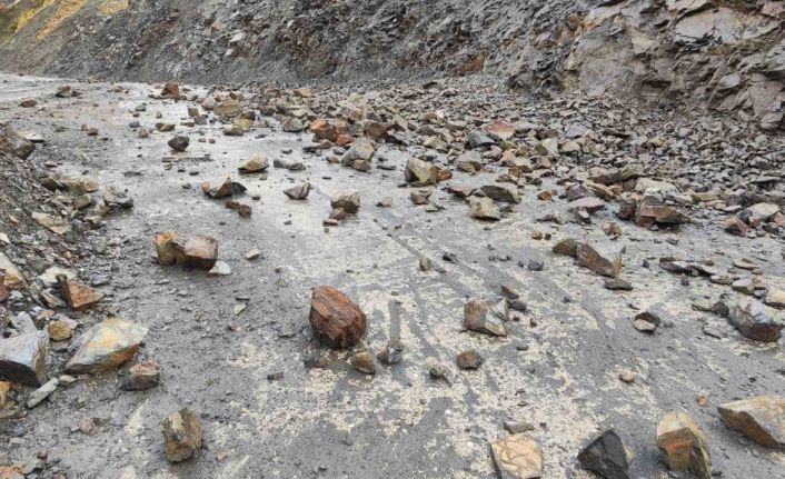 Batman’da sağanak heyelana neden oldu