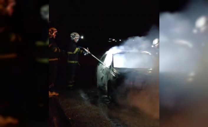Batman’da seyir halindeki otomobil alev aldı