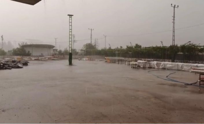 Batman’da şiddetli yağış taşkınlara neden oldu