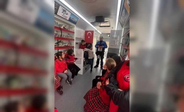 Bayburt’ta ‘Gezici Kütüphane’ köy köy geziyor