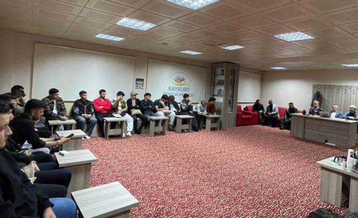 Bayburt’ta üniversite öğrencilerine Doğu Türkistan’daki zulüm anlatıldı
