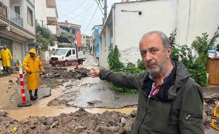 Bayraklı’da şiddetli yağış taşkınlara sebep oldu