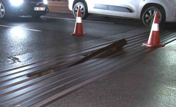 Bayrampaşa’da yerinden çıkan genleşme derzi, çok sayıda aracın lastiklerini patlattı