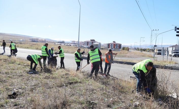 Belediye ekiplerinin temizlik seferberliği sürüyor
