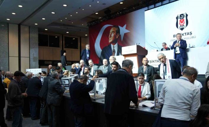 Beşiktaş’ta divan başkanı adayları oylarını kullandı