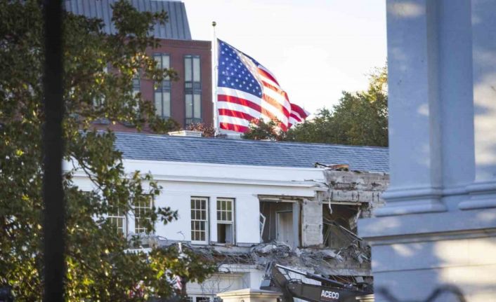 Beyaz Saray’da 200 milyon dolarlık yeni balo salonunun inşası başladı