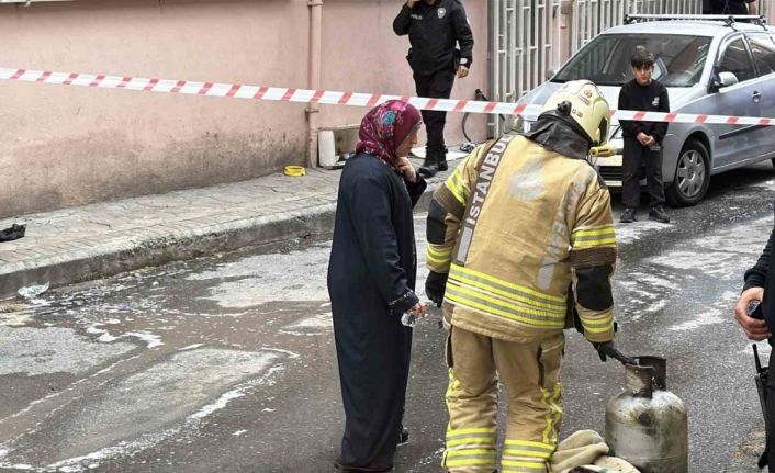 Beyoğlu’nda değiştirdiği sırada tüpün parlaması ile ev sahibi yaralandı