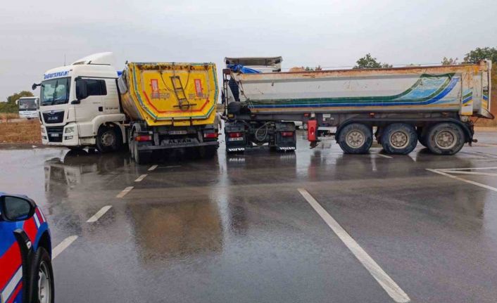 Bilecik’te 2 tır çarpıştı: 1 yaralı