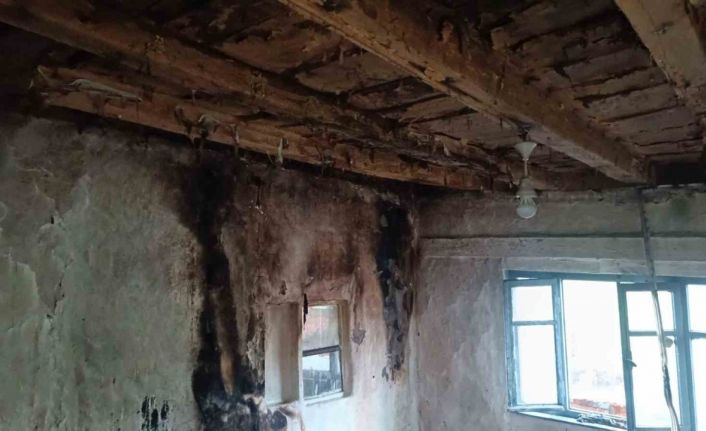 Bilecik’te bir eve yıldırım düştü