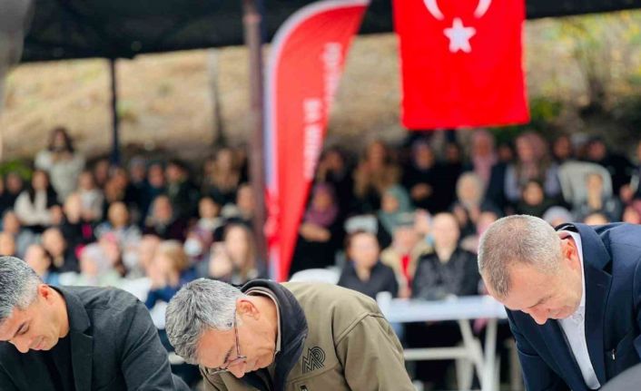 Bilecik’te gerçekleştirilen Kabak Soyma Yarışması’nda renkli sahneler yaşandı