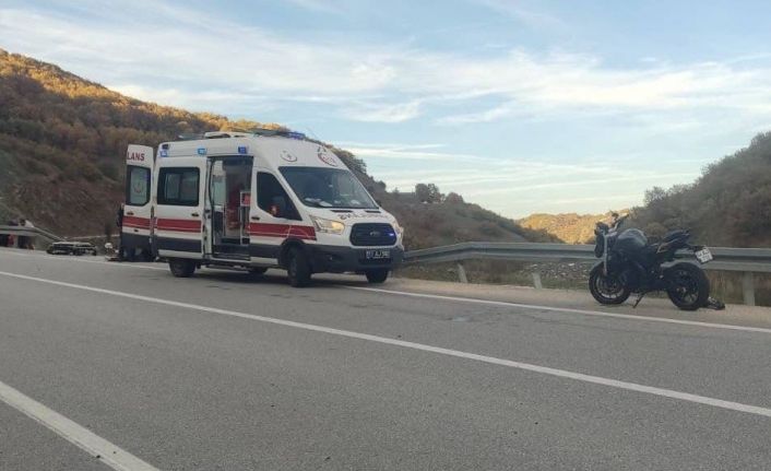 Bilecik’te kontrolden çıkan motosiklet devrilirken, sürücüsü yaralandı
