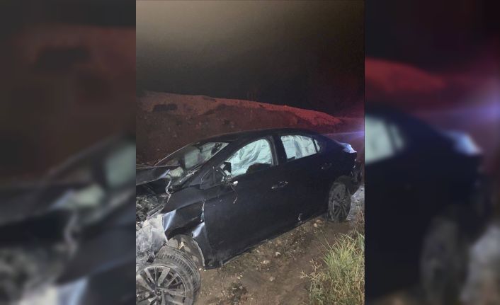 Bilecik’te kontrolden çıkan otomobil şarampole uçtu, 2 yaralı