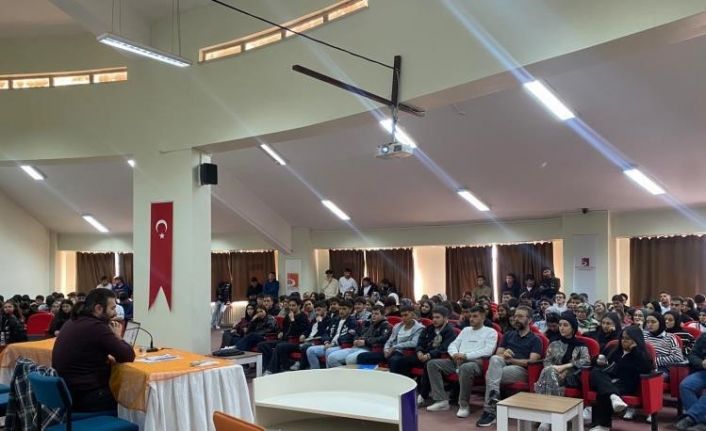 Bilecik’te Osmaneli MYO öğrencilerine teknoloji bağımlılığı eğitimi verildi
