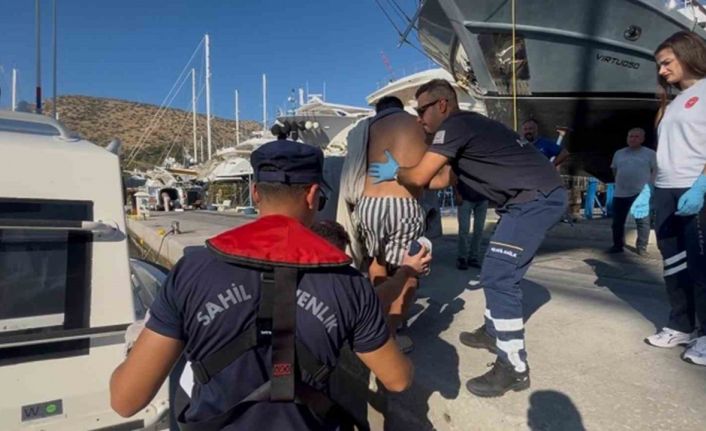 Bodrum’da gezi teknesinde yaralanan vatandaşa tıbbi tahliye