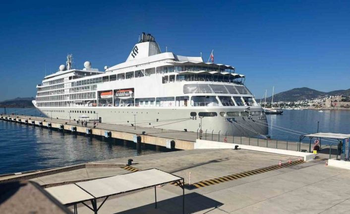 Bodrum’da kruvaziyer turizmi devam ediyor