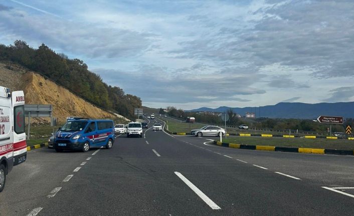 Bolu D-100’de iki araç çarpıştı: 5 yaralı