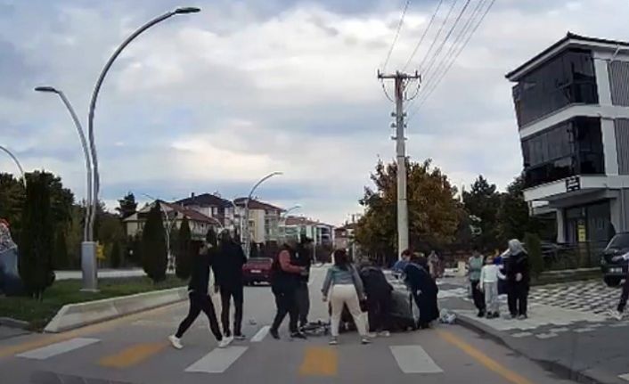 Bolu’da bir otomobil yaya geçidinde 4 yaşındaki çocuğa böyle çarptı: O anlar kamerada