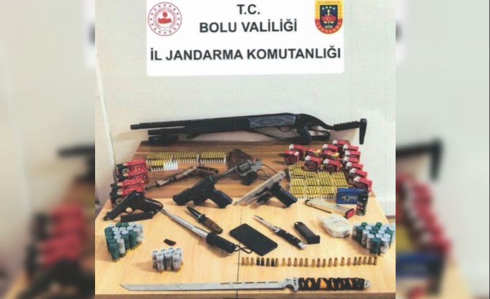 Bolu’da çok sayıda ruhsatsız silah ve mühimmat ele geçirildi