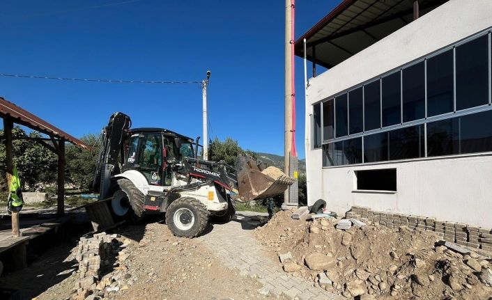 Buharkent’te yol genişletme çalışmaları sürüyor